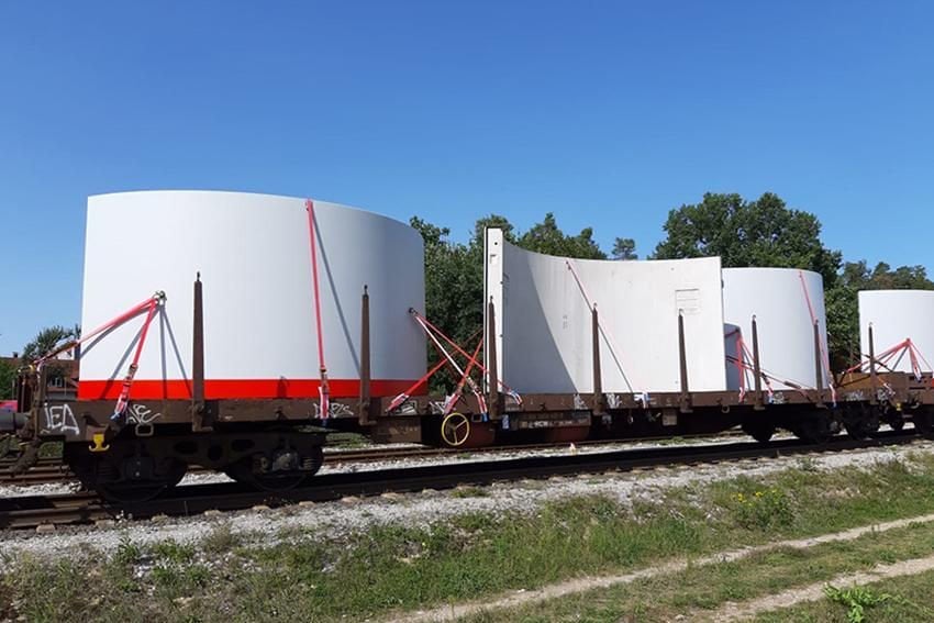 Concrete parts for windmills on the rails